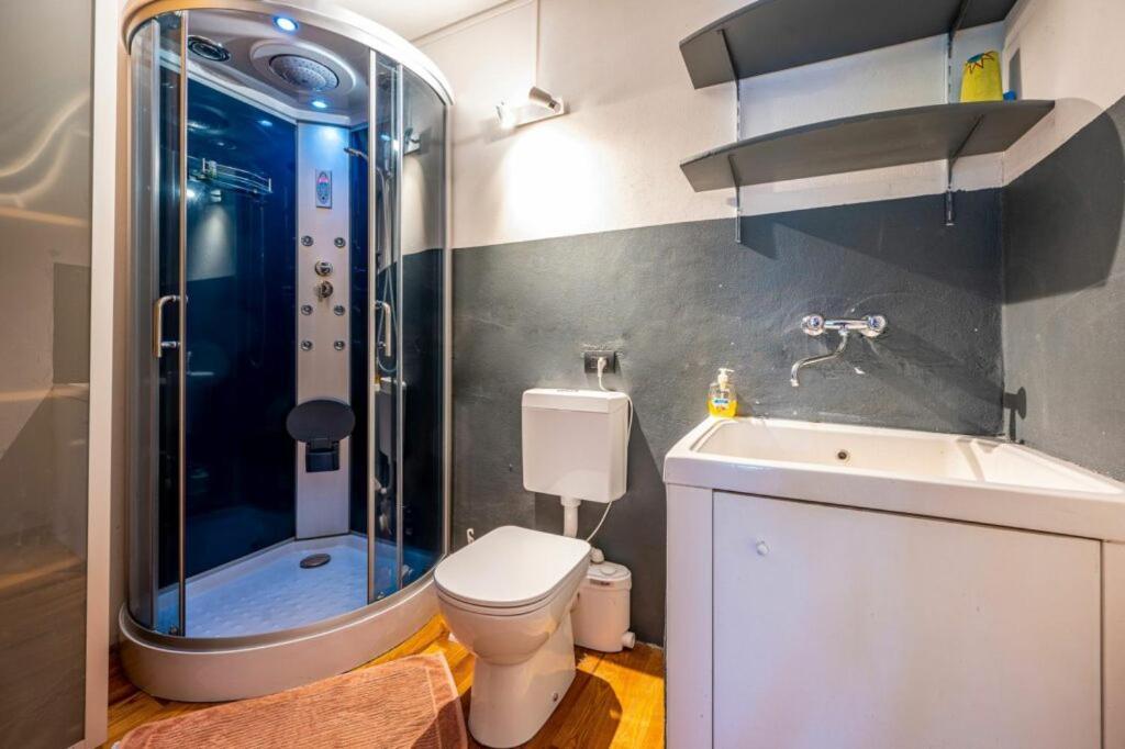Villa Iris -Pet Friendly Stay - Garden - Private Parking- Bike Friendly Holiday House Колико Экстерьер фото